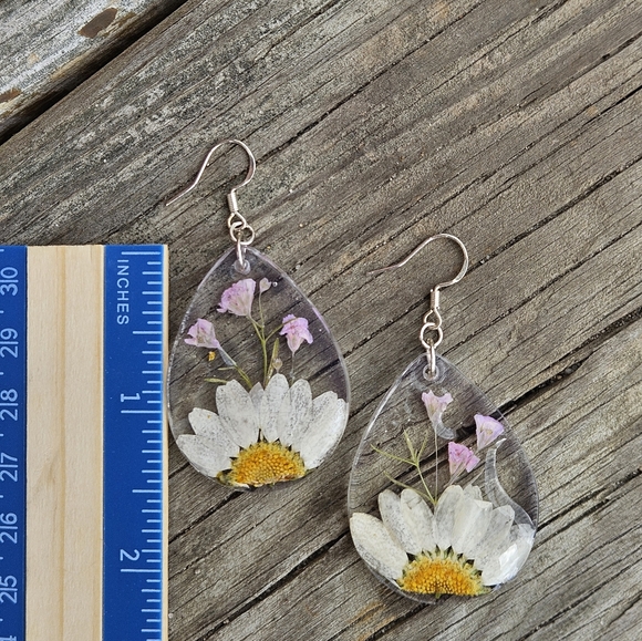 Real Daisy Flower Earrings - Picture 3 of 3